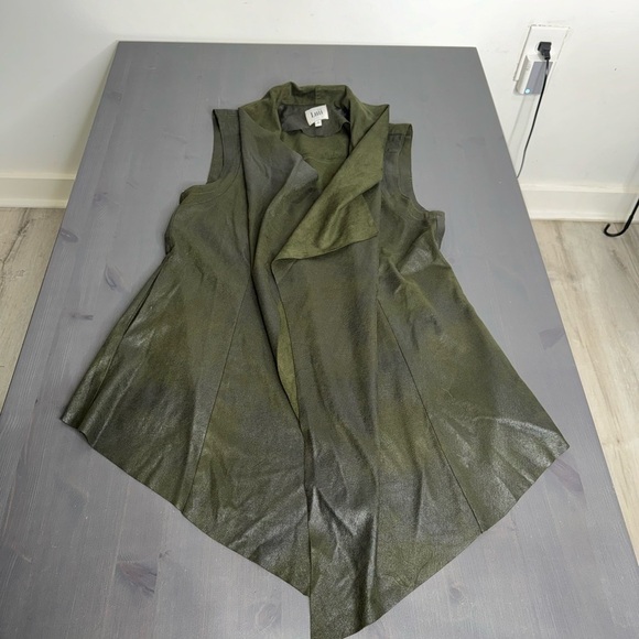 Luii Olive Green Tunic Vest with Slits On Side - Picture 4 of 9
